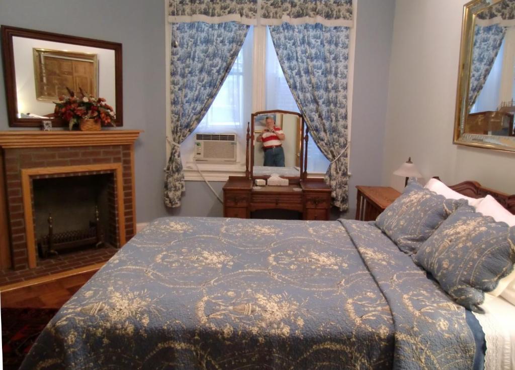 Wilson House Bed & Breakfast Baltimore Room photo
